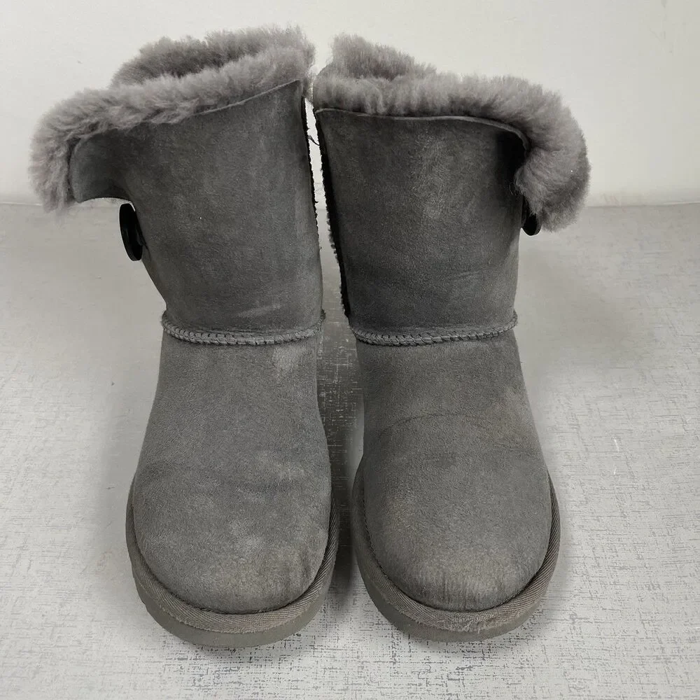 UGG bailey button